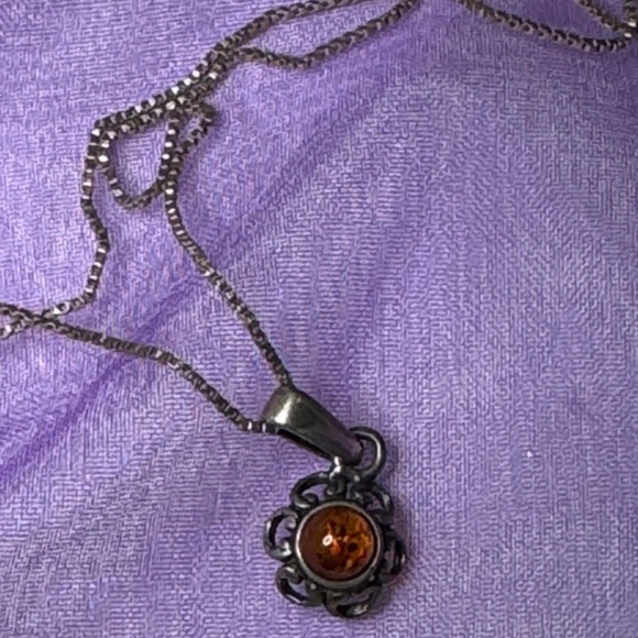 Vintage Silver Necklace with Amber Gemstone Pendant - Picture 4 of 5